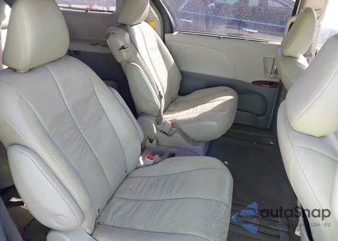 2011 Toyota Sienna Xle V6 z USA, uszkodzony, nr VIN 5TDYK3DC7BS120249